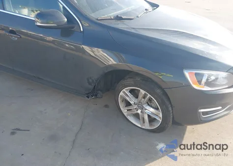 2014 Volvo S60 T5 Platinum z USA, uszkodzony, nr VIN YV1612FSXE1285751